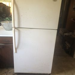 Old Refrigerator/ Needs Cleaning