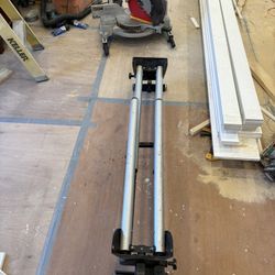 12” DEWALT Mitre Saw With Mitre Box Stand