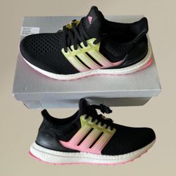 (NWT) Adidas Ultraboost 5.0 DNA Women’s, Size: 9 