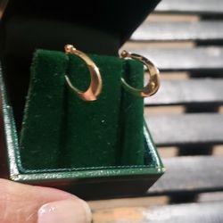 14 Kt Yellow Gold 💛 Loop Earrings! $60.00 Firm Price! Pick Up Only! Contact Me If Your Serious And Interested. Thanks 😊 For Viewing My Page 😁