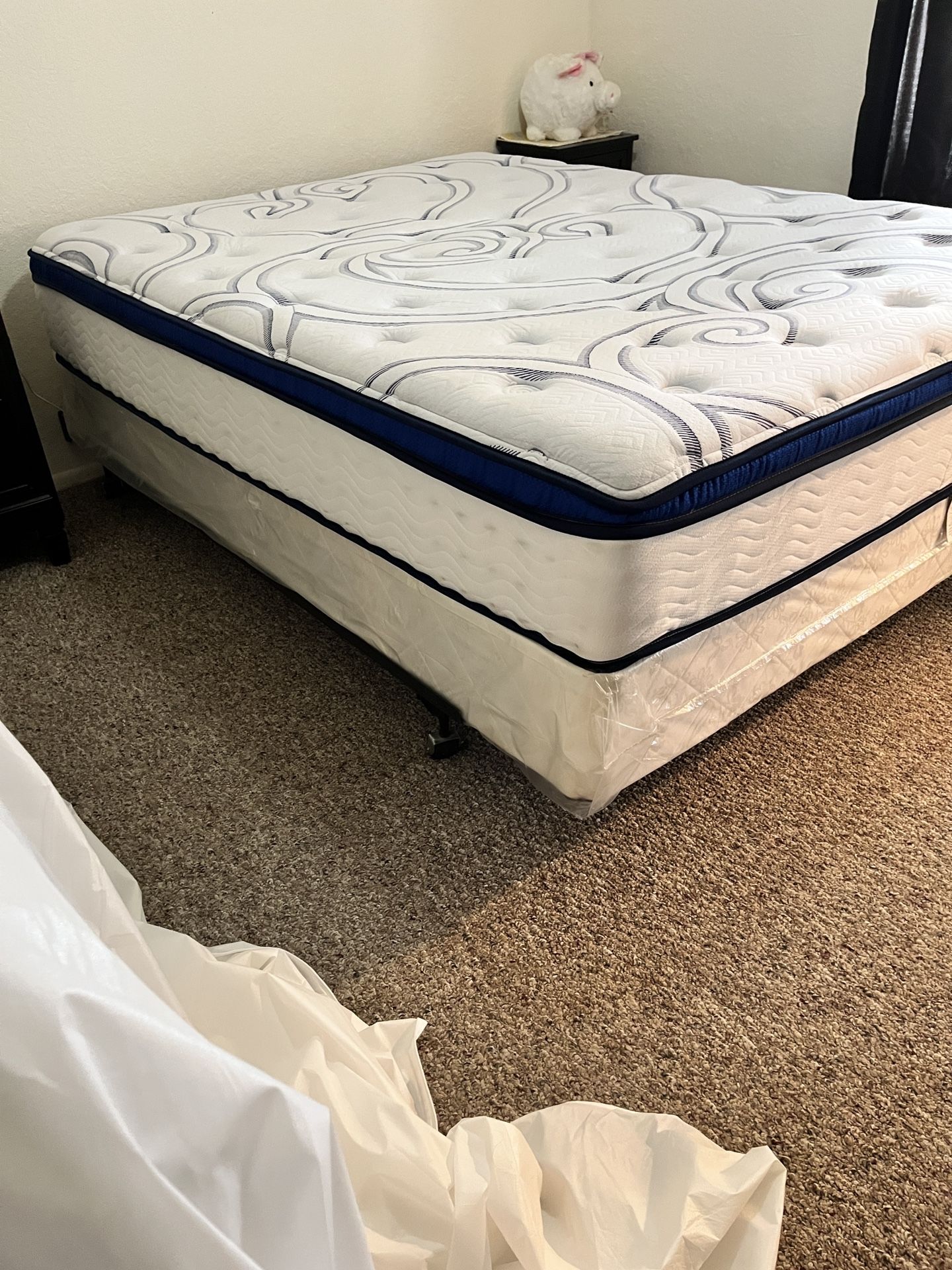 Queen Size Mattres And Box Spring With Metal Frame