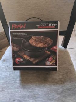 Parini Black Cast Iron Noodle Hot Pot with Wooden Lid