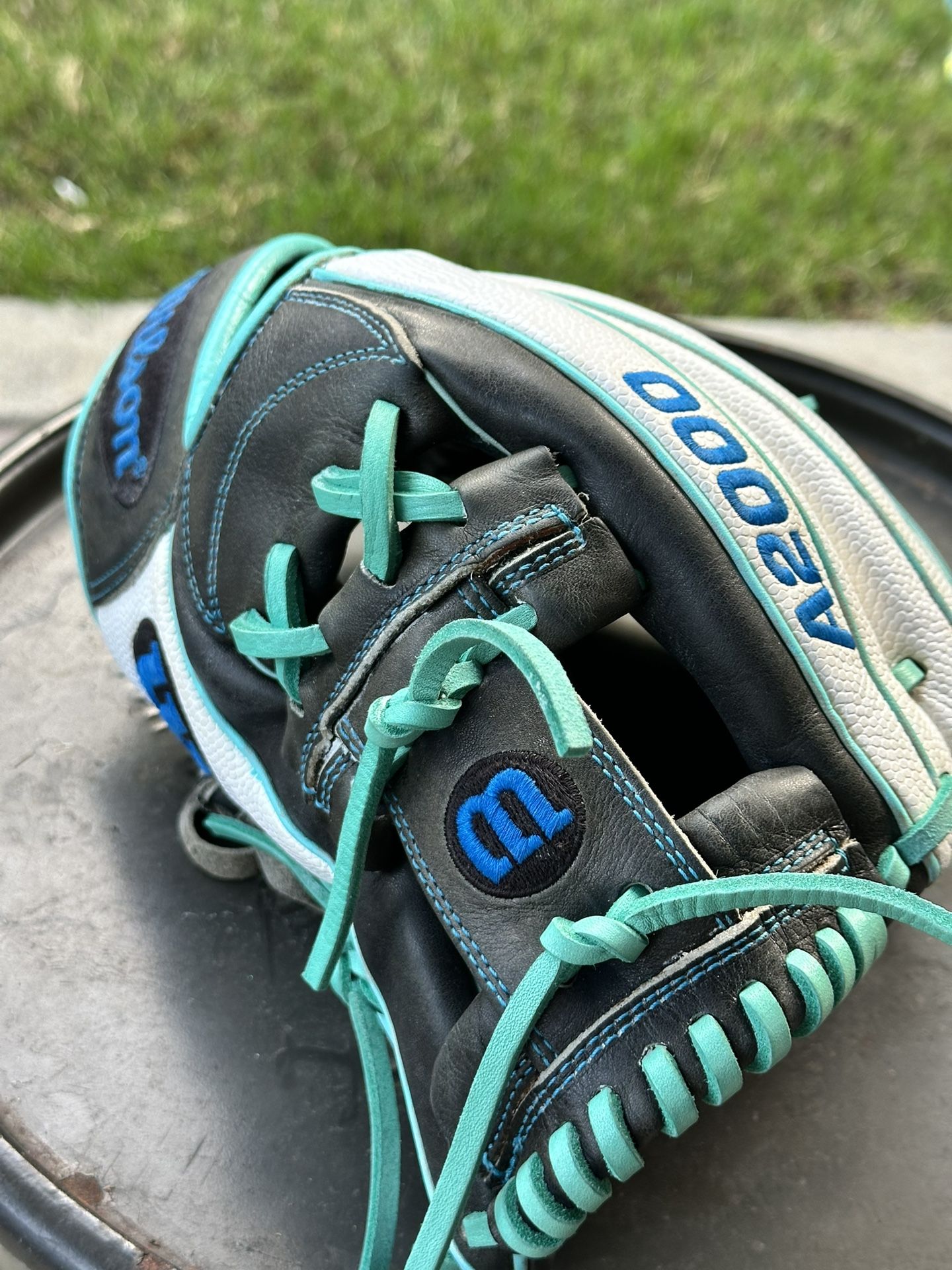 Wilson A2000 11.75 Custom Pro-Stock 