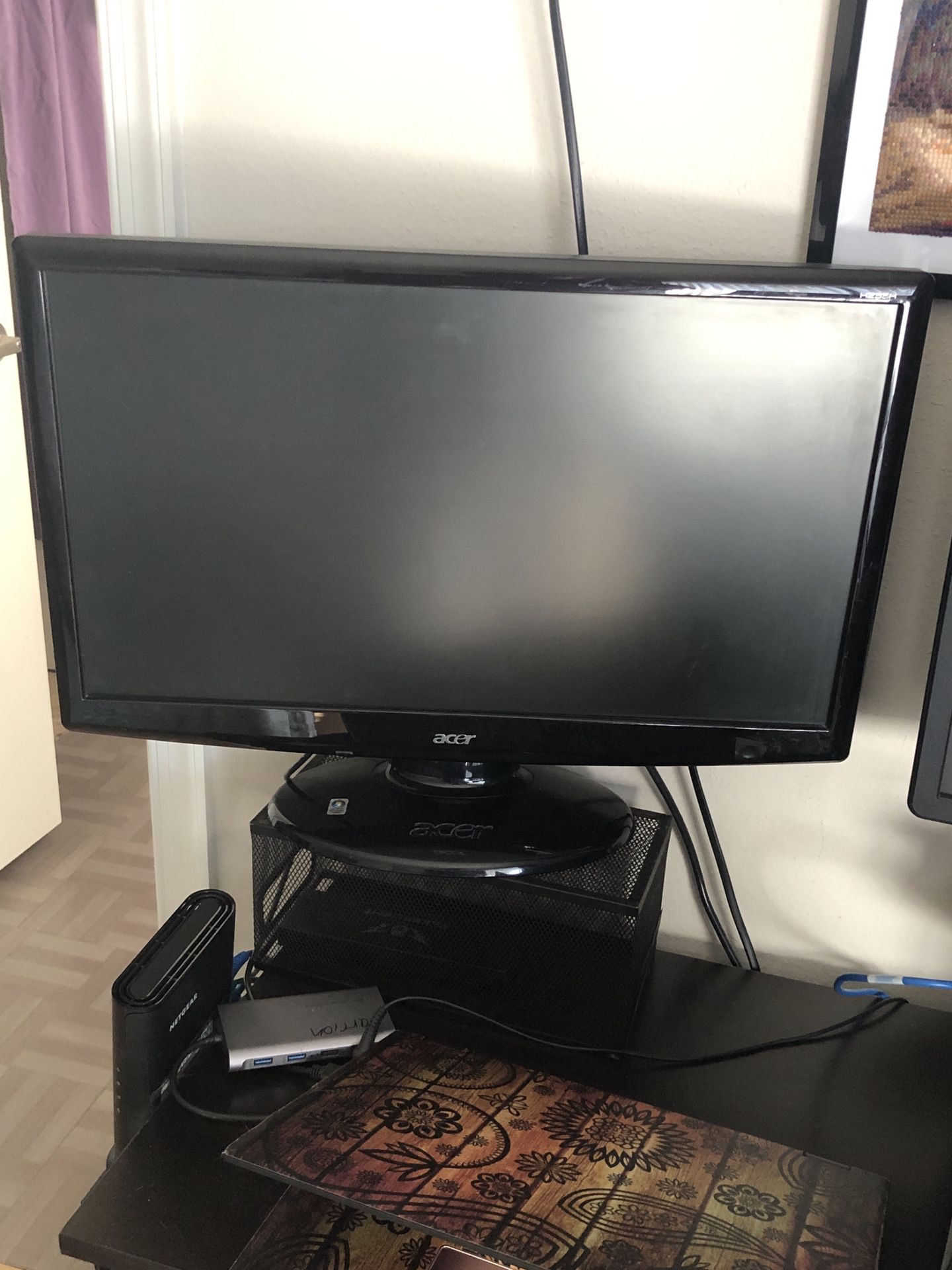 Monitor: Acer H233H VGA & DVI-D Connections
