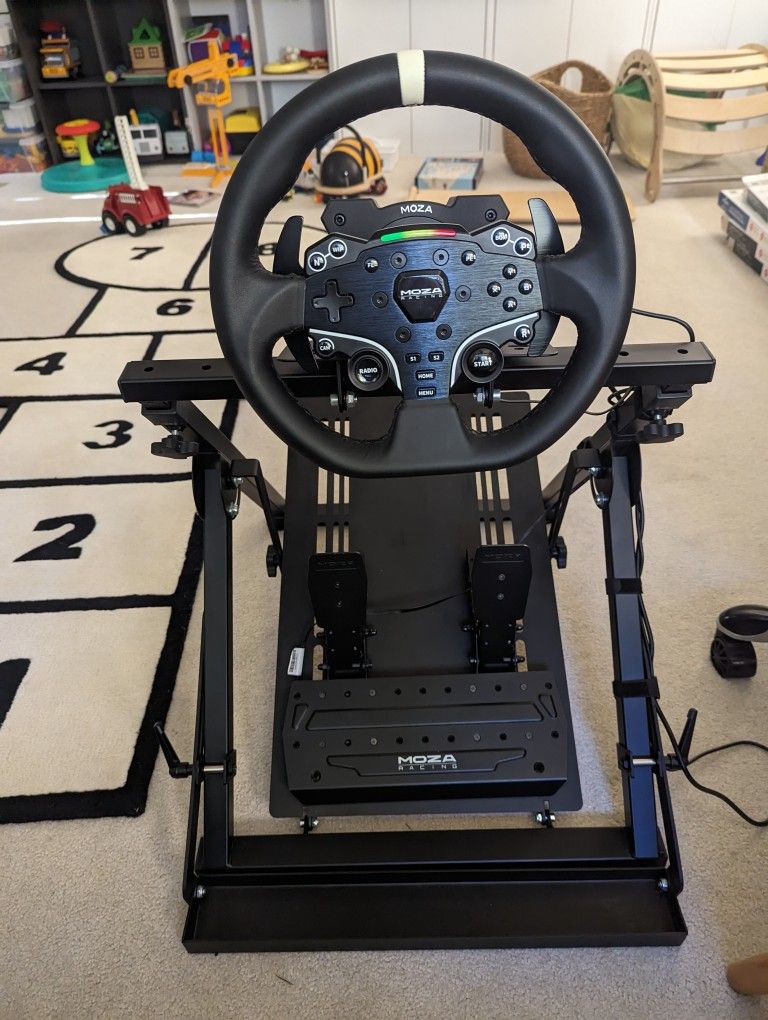 Moza R5 Racing Sim Rig