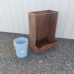 Hay Feeder