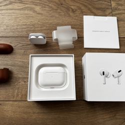 Apple AirPods Pro (1st Gen) with MagSa Wireless Charging Case. Lightning connector.