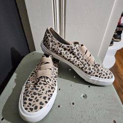 BLOWFISH SNEAKERS SIZE 9
