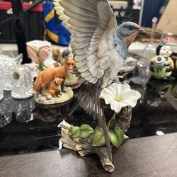Homco Masterpiece Flight American Swallow  Porcelain Bird Figurine 