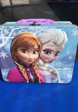 Frozen Lunch box with puzzle inside