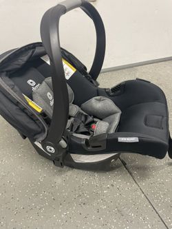 Diono liteclik 30 R safe plus - NEVER USED / Only Taken Out Of Box.