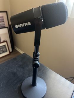 Shure Dynamic Microphone with Desktop Stand