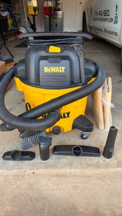 Dealt 34 liter vacuum cleaner includes a pack of replacement dust bags
