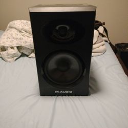 Two 8" M-Audio Studio Monitors (Bx8 Graphite)