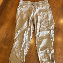 Women’s Northface Capri joggers shipping available