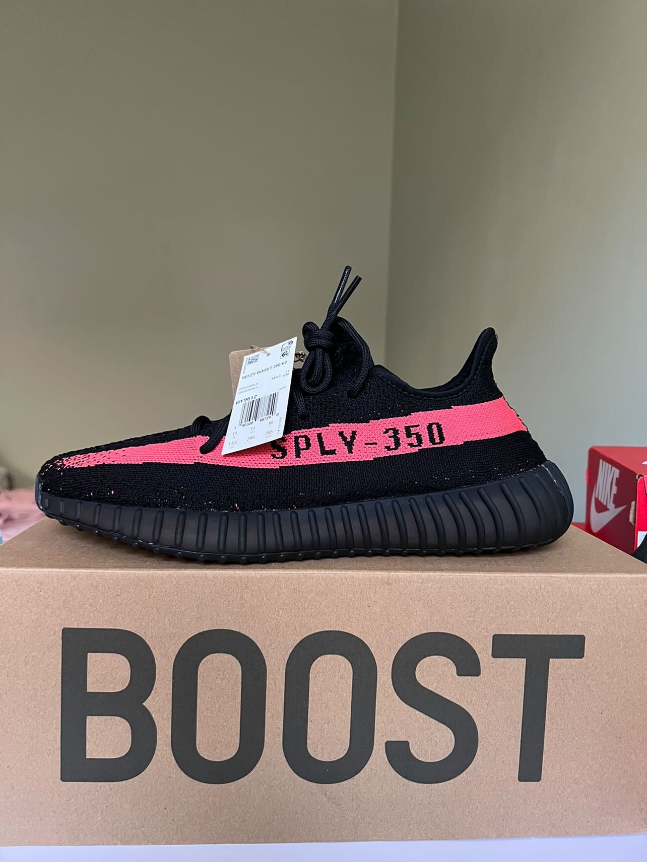 Adidas Yeezy Boost 350 V2  Core Black Red 