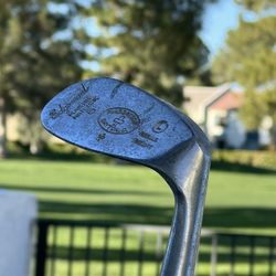 1930s Vintage Hickory MacGregor golf club, "Mashie Niblick". 