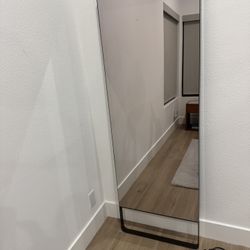 ✨ Lululemon Studio Mirror (Leaning or Wall-Mounted) – Like New