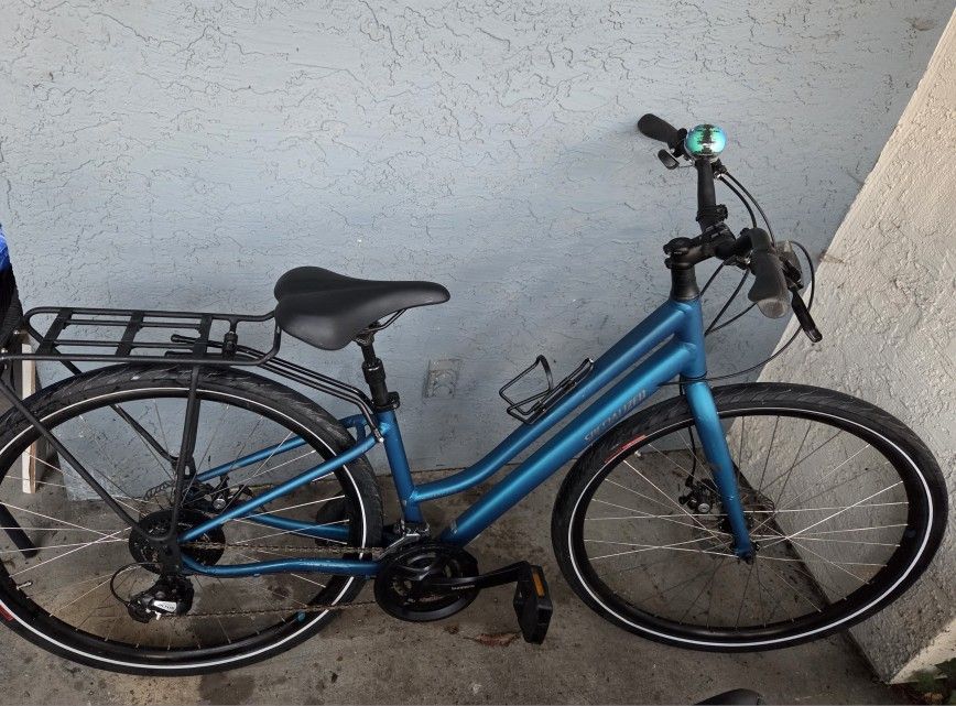 2022 Specialized Crossroads Hybrid Bike
