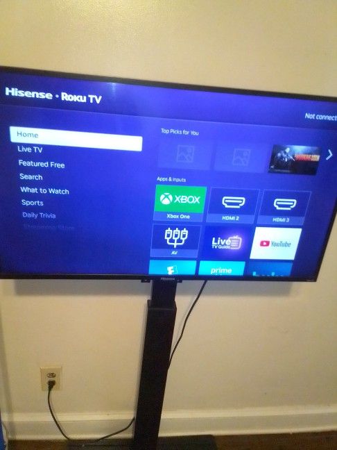 HISENSE 43' SMART ROKU TV w/ STAND AND REMOTE