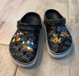 2024 Disney Parks Character Autographs Mickey Donald Adult CROCS M5 W7