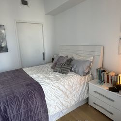 Queen Bed  Moving Sale Everything Has To Go 