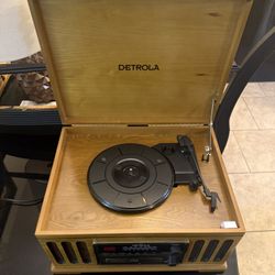 Detrola kM837 record player