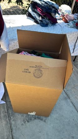 Caja de ropa $20  ropa mixta de muy buen estado