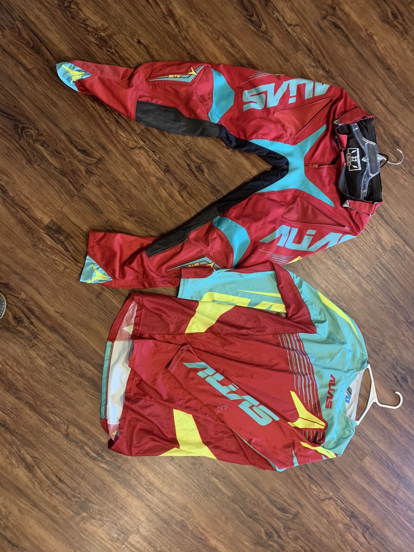 Alias Moto gear