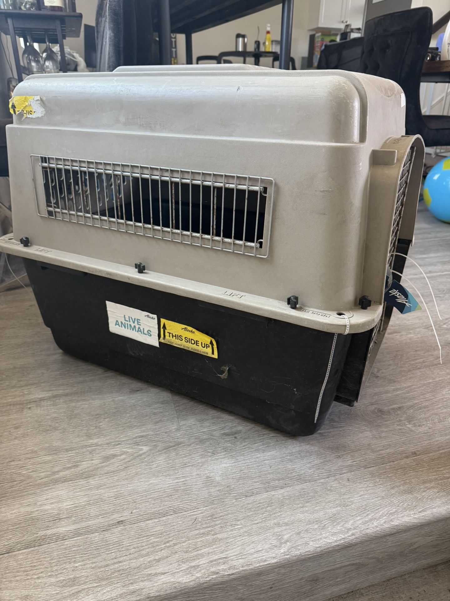 Petmate Ultra Vari Dog Kennel, 32" L X 23 W X 24" H