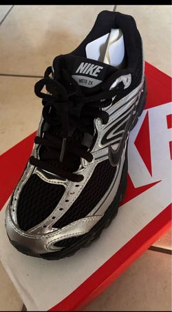 Size 6W 4.5Y Nike AirMax moto 2k