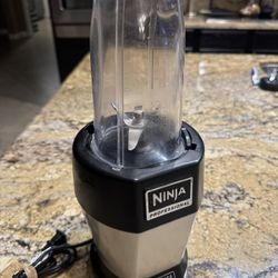 Nutri Ninja Pro BL456 Blender With Cup Very Clean