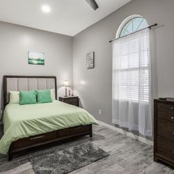 Complete Queen Bedroom Set – Matching Pieces –