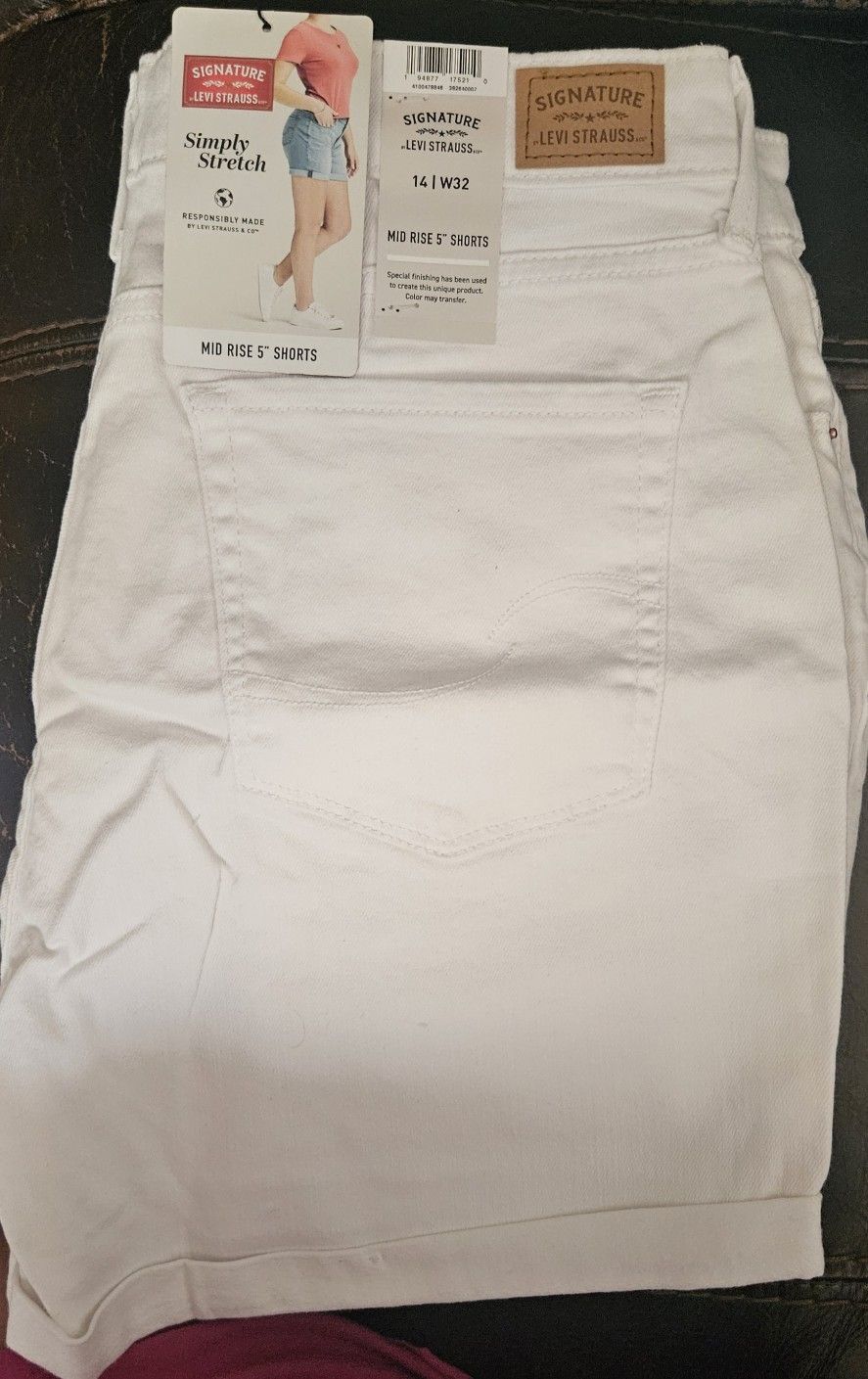 Signature Levi Strauss Mid RISE SHORTS