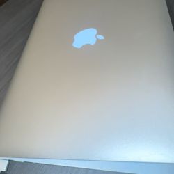 Macbook Air  13-inch, 2017 (256GB)