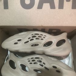 Yeezy foam Runner Sz 11 (authentic)