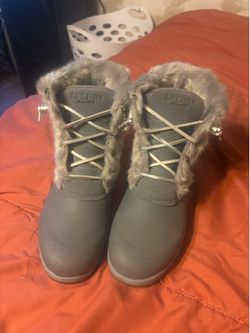 Size 7 sperry duck boots with furr inside lace up and zip up