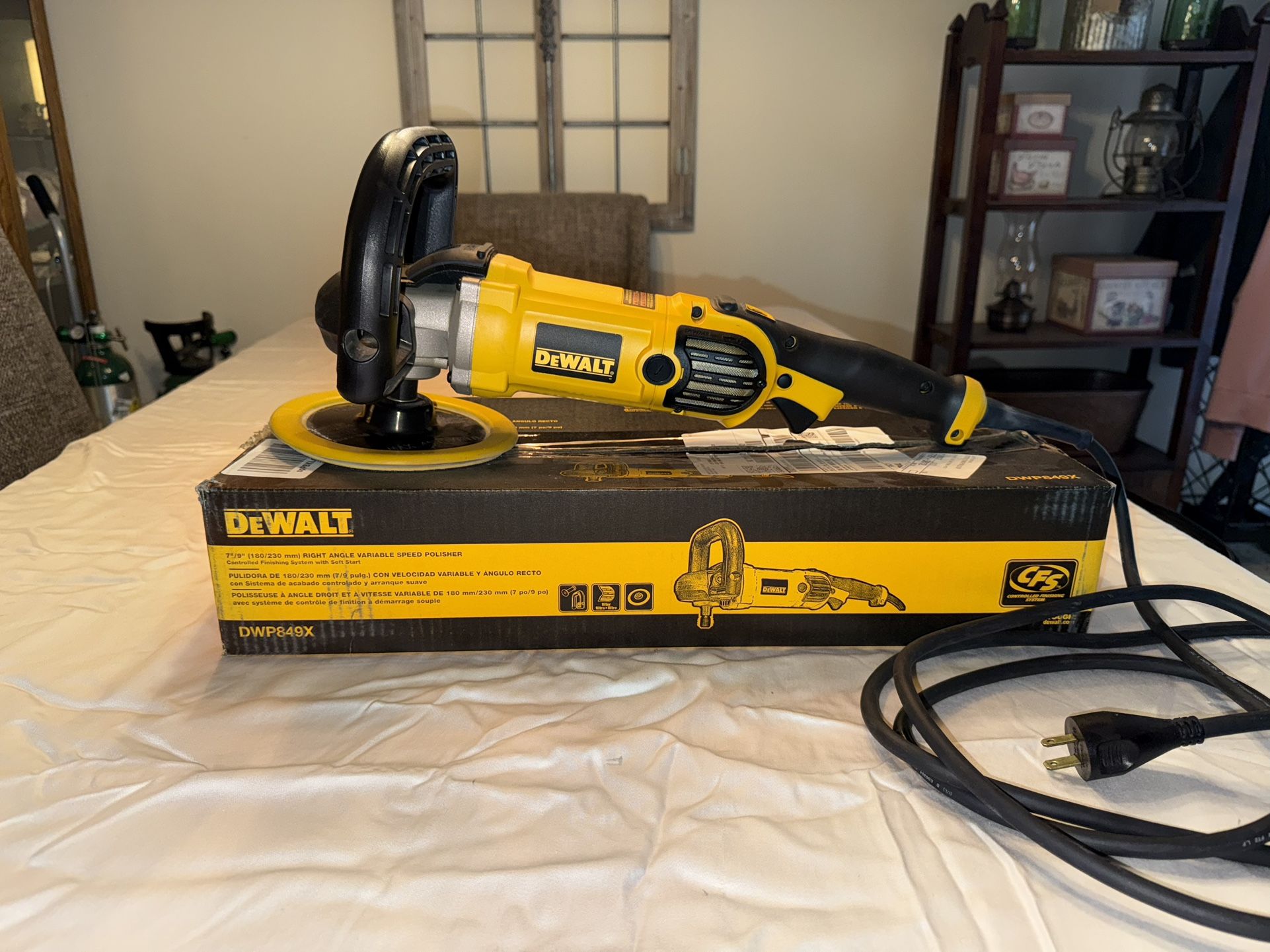 DeWalt 9-in Variable Corded Polisher
