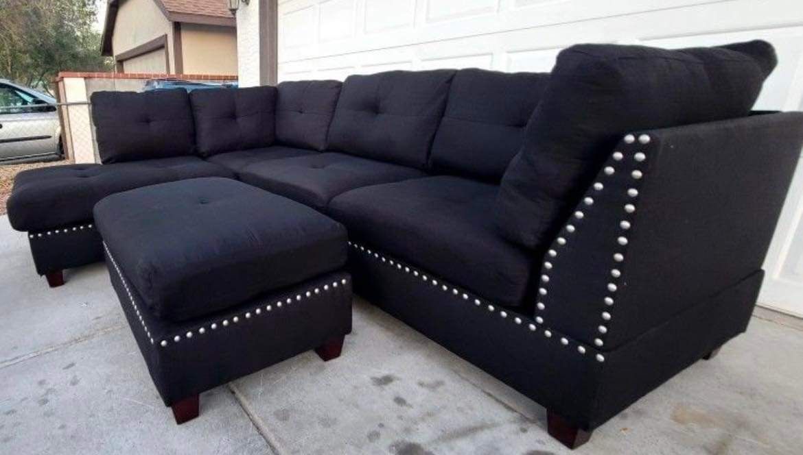 New Black Nailhead Sectional Couch! Free Delivery 🚚! Financing Available!