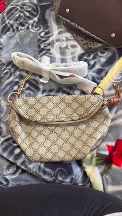 Coral daisy purse