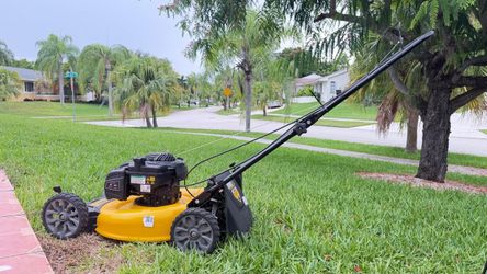 DEWALT 21” Self-Propelled Gas Lawn Mower