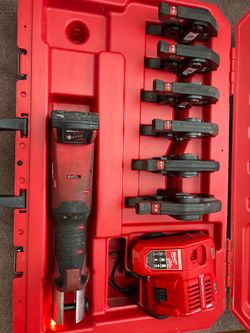 Milwaukee M18 FORCE LOGIC Press Tool Kit – 6 Press Jaws + Charger