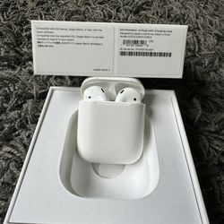 Apple Airpods with Charging Case 1st Generation