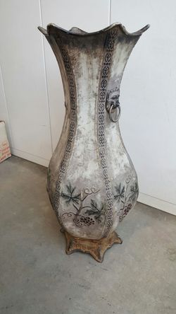 Decor grapevine vase