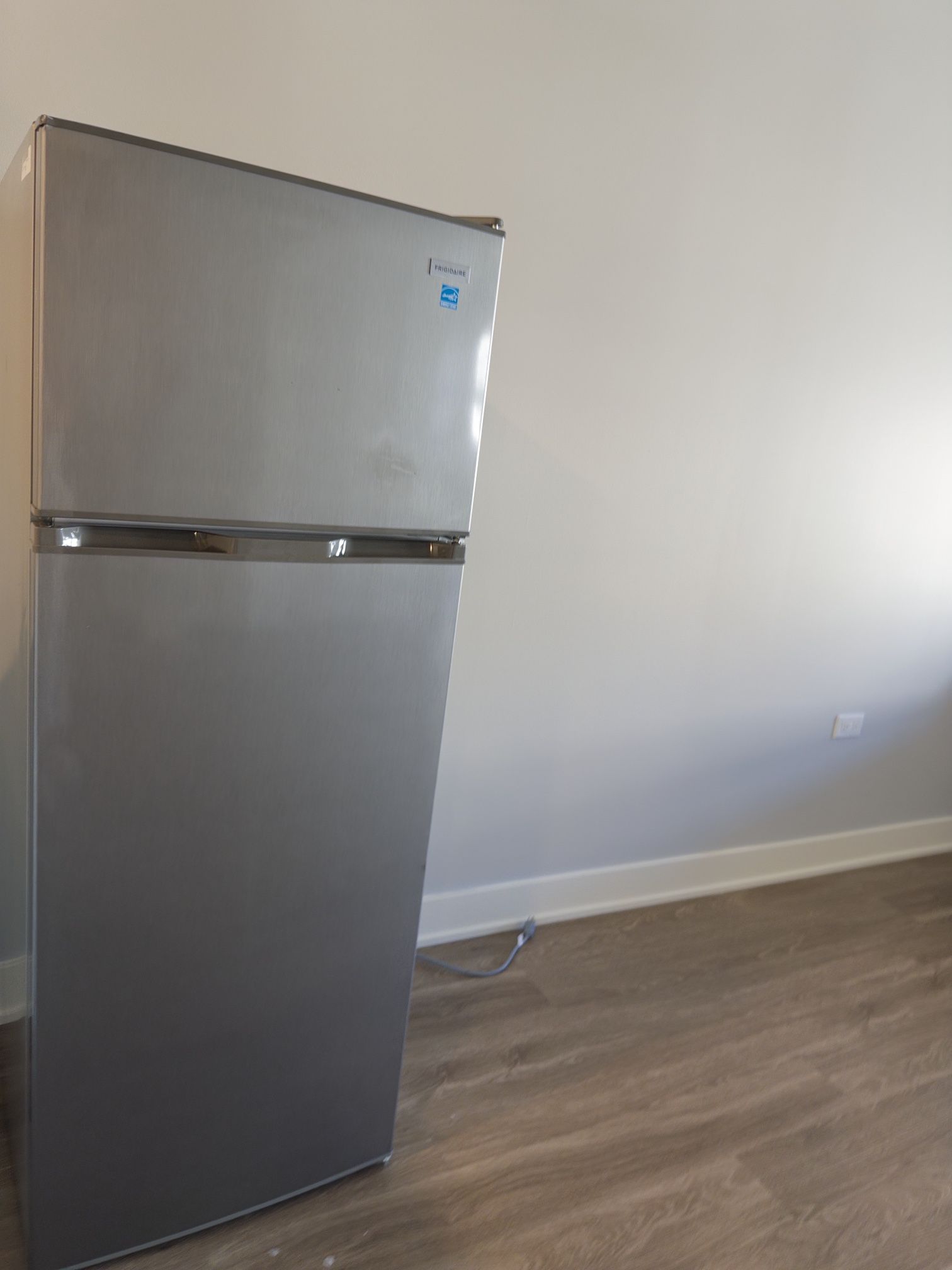 Like new fridge β used only 15 days!