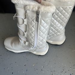 Girls Size 5 Snow boots 