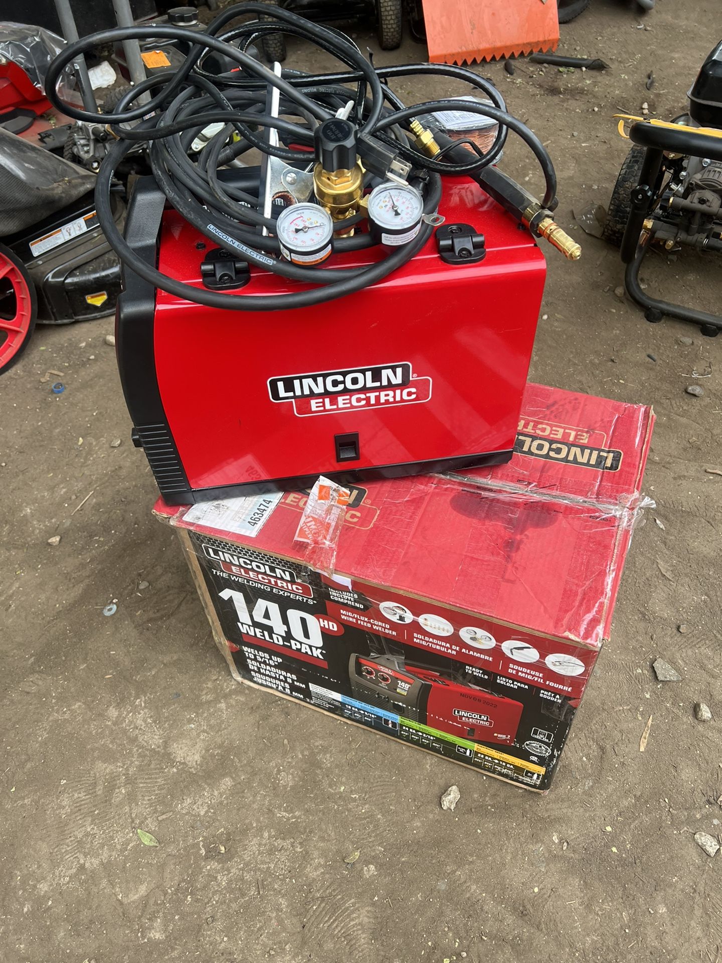Best Seller Lincoln Electric 140 Amp Weld Pak 140 HD MIG Wire Feed Welder with Magnum 100L Gun, Sample spools of MIG Wire and Flux Wire, 115V
