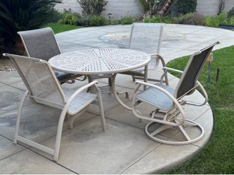 Patio set (Pending pickup)