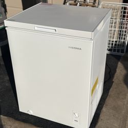 Insignia White Chest Freezer