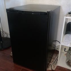 Ice Cold Mini Fridge 